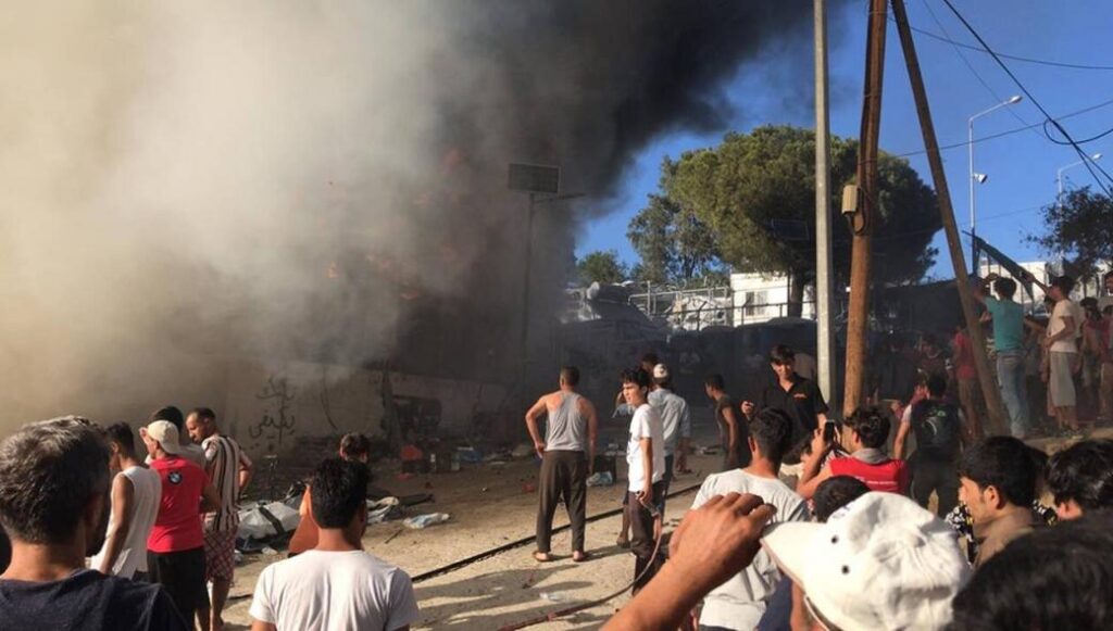 Ενεργοποιείται η ΕΥΠ για τη φωτιά στη Μόρια – Ερευνά το ενδεχόμενο προβοκάτσιας
